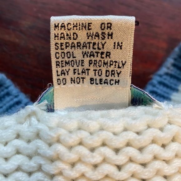 Vintage 62 EAST Knitted V-Neck Sweater: Size Medium - Picture 10 of 10